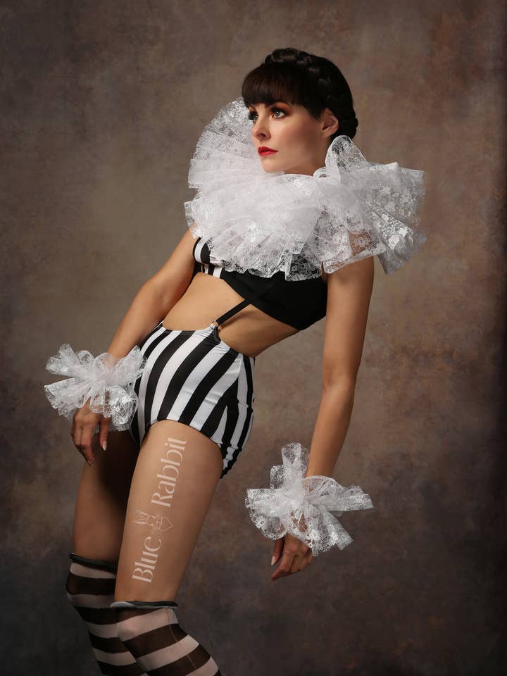 Colerette en dentelle blanche / Manchettes Costume de cirque pour la vente par Talulah Blue