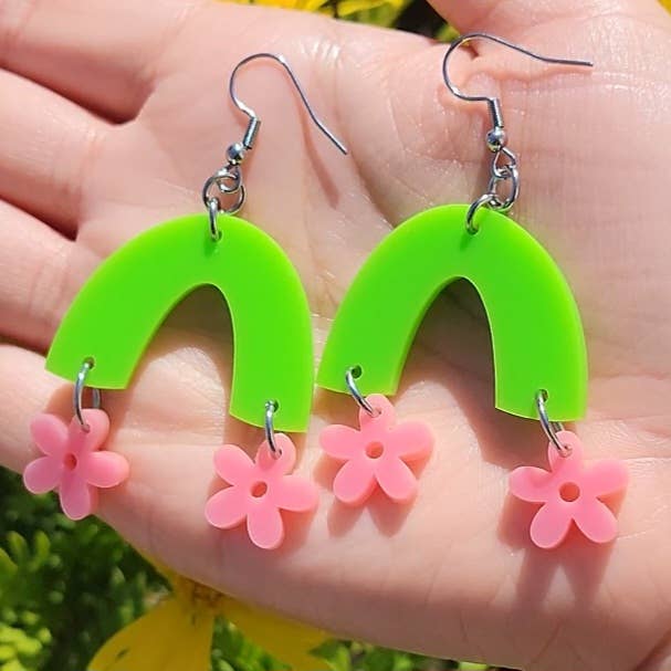 Boucles d'oreilles florales vert clair pour la vente par Mushy Mushy