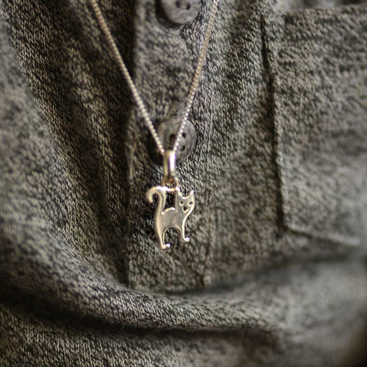 Cat necklace in sterling silver for wholesale by RoxyLab