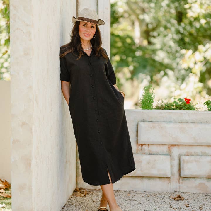 Vestido camiseiro midi de linho com mangas curtas — preto por atacado de Moa