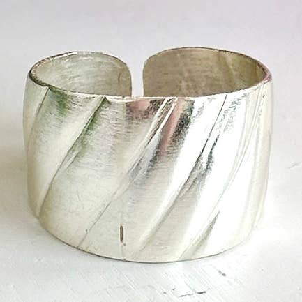 Anello increspato (argento) per la vendita all'ingrosso da parte di WorldFinds