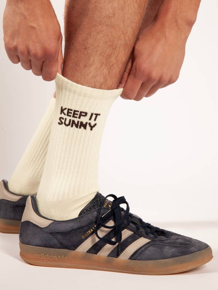 Strumporna "Håll det soligt" för wholesale av BAYSIDE BOUND