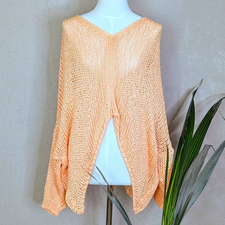 Løsstrikket slouchy top med hi-lo og V-hals for engroshandel hos Tempest Designs