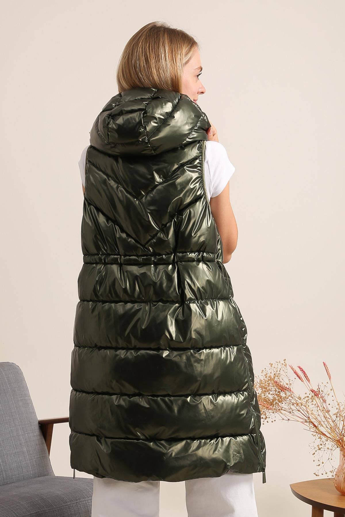 Attrait Paris - Wholesale Puffer Jacket - Women's - Metallic quilted long sleeveless oversized puffer jacket9