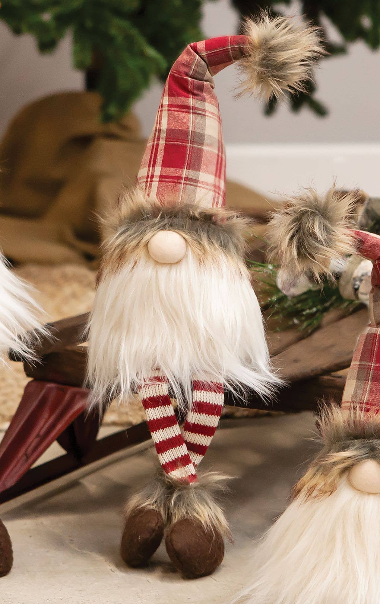 Bright Ideas - Wholesale Kerstdecoratie - Dangle Leg Red Plaid Santa Gnome1