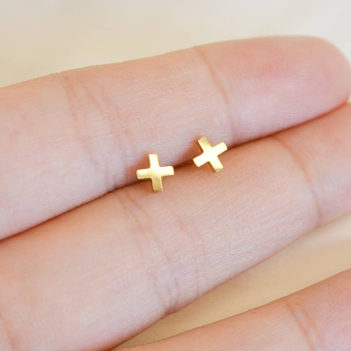 Melange Blanc - Wholesale Knopjes/oorstekers - Handley x oorbel met kruisje, sierlijk oorknopje, kruissteek9