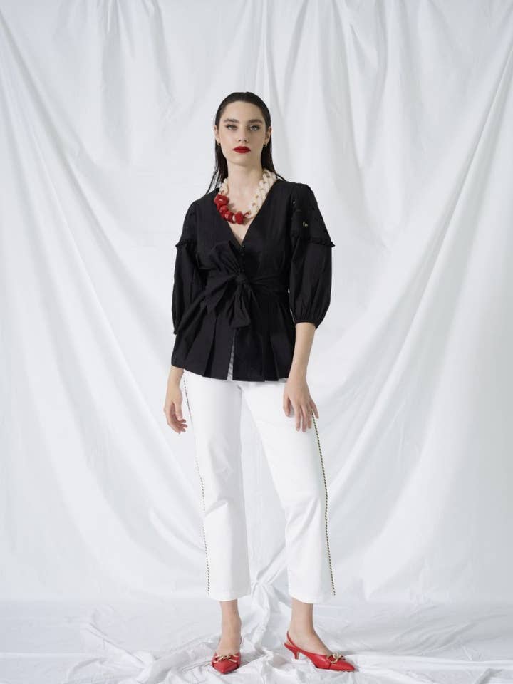 Blusa con ricamo per la vendita all'ingrosso da parte di Giorgia & Johns - Italy