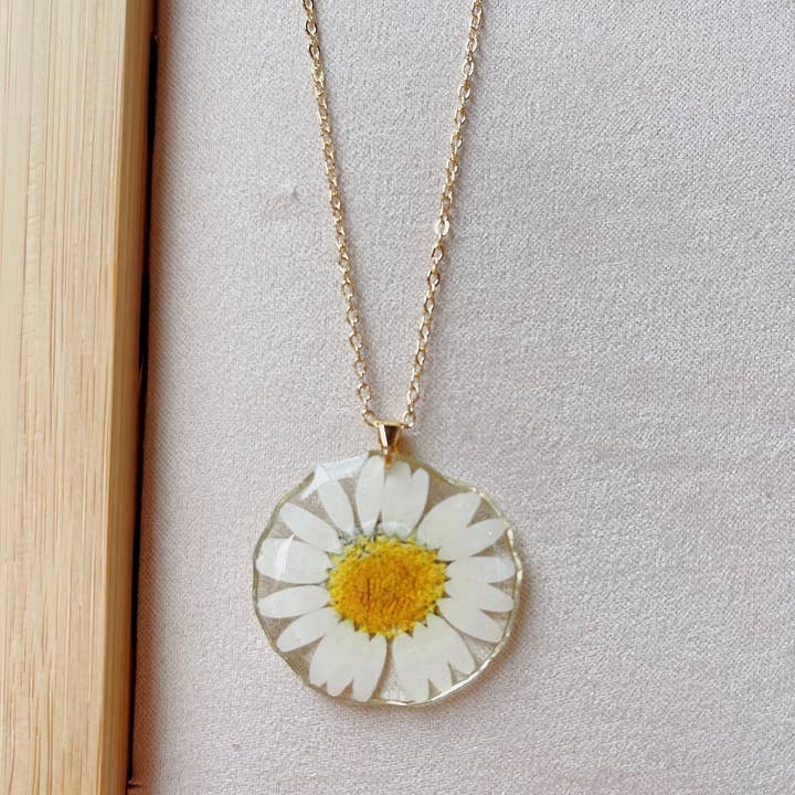 Dried Daisy Flower Handmade Resin Pendant Necklace for wholesale by Daisy Moon by Hillerland
