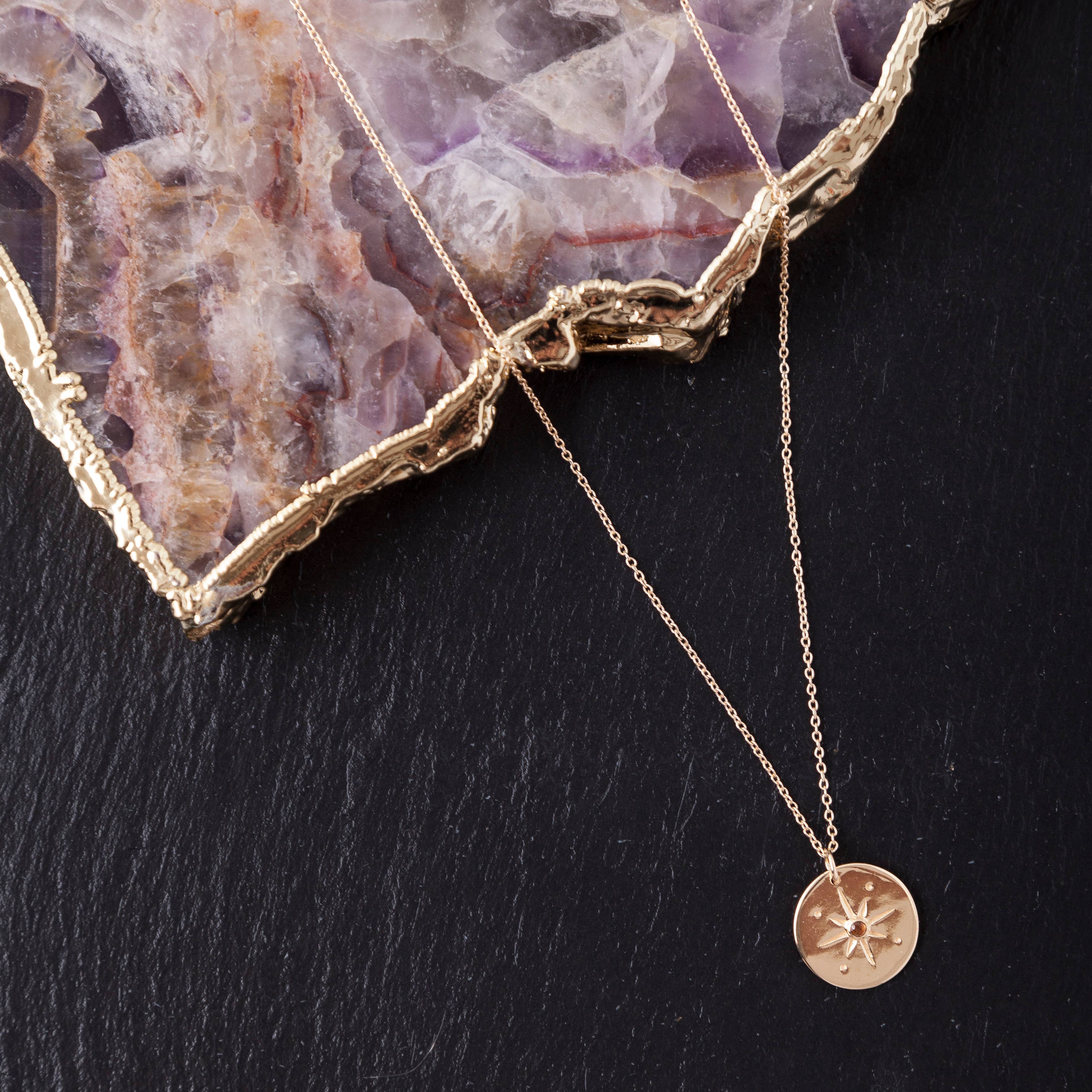 Baizaar - Vente Colliers à pendentif - Collier Compass Rose en métal doré2