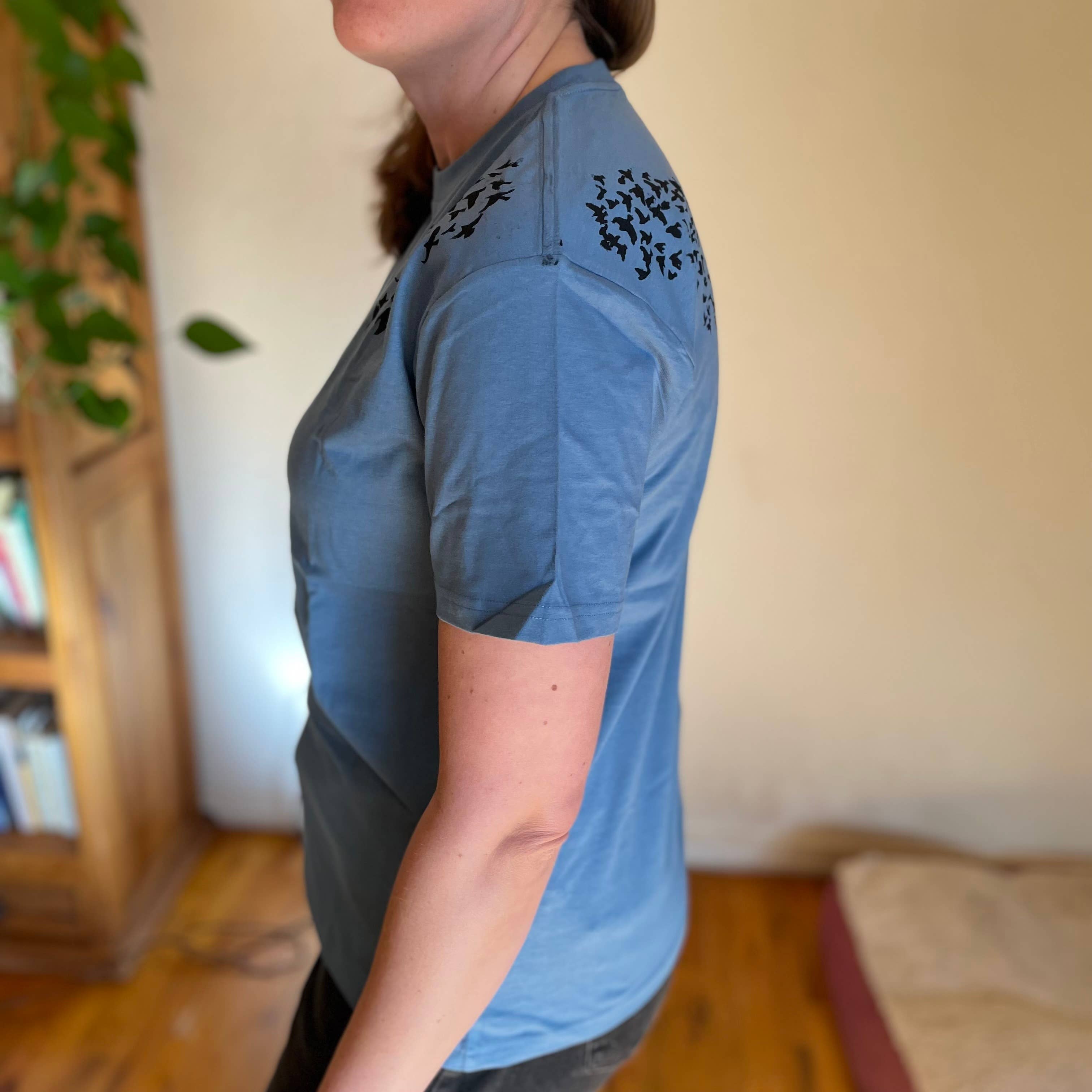 Sarah Drummond Art - Vente Chemise – unisexe - T-shirt imprimé à la main "Blackbirds"2