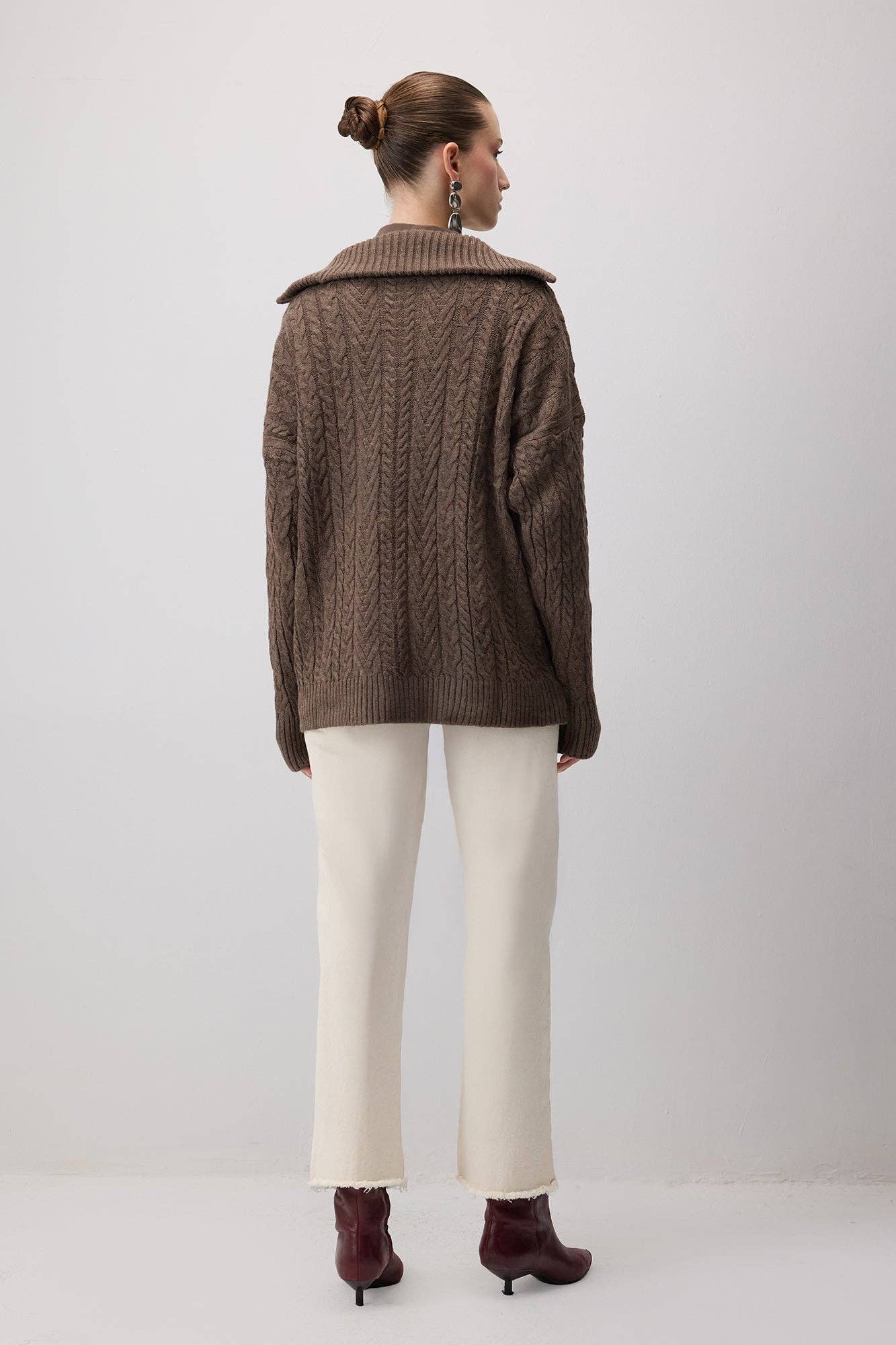 Brown KNIT SWEATER WINIT ZIPPER for wholesale on Faire4