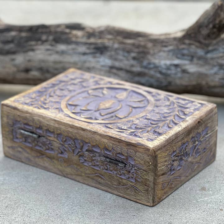 Lungta Imports - Vente Boîte/rangement à bijoux - Boîte en bois sculptée à la main avec motif lotus pour bijoux et montres11