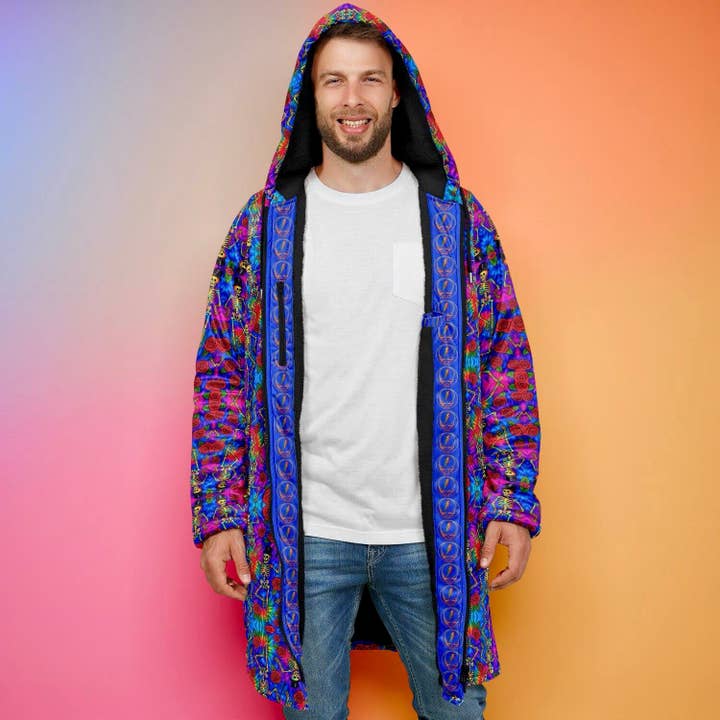 Tie Dye Grateful Dead Knuffeljas | Unisex Minky Sherpa Gevoerde Jas met Capuchon, Rits en Zakken | Festivaljas voor Dames en Heren | Bergmode voor wholesale door Manifestie