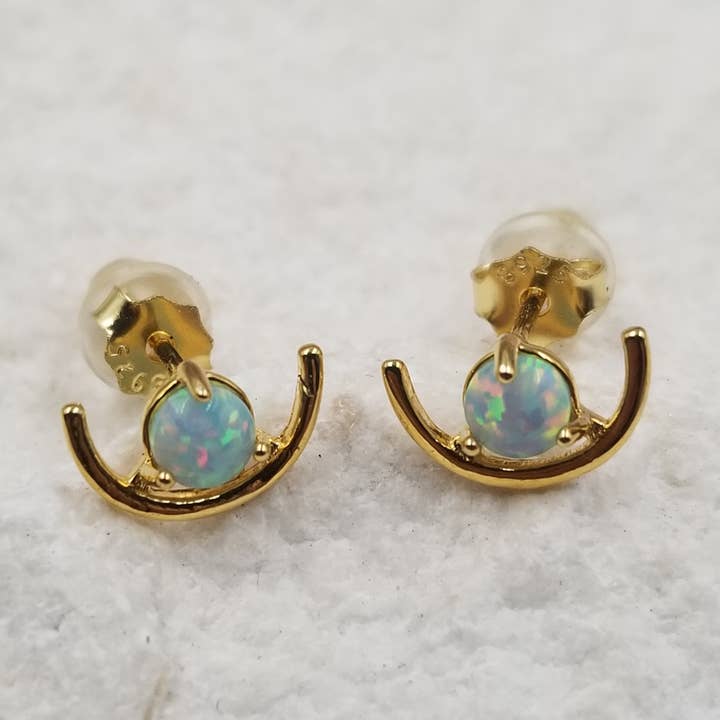 Clous en opale Mini Scoop pour la vente par Treasure Wholesale