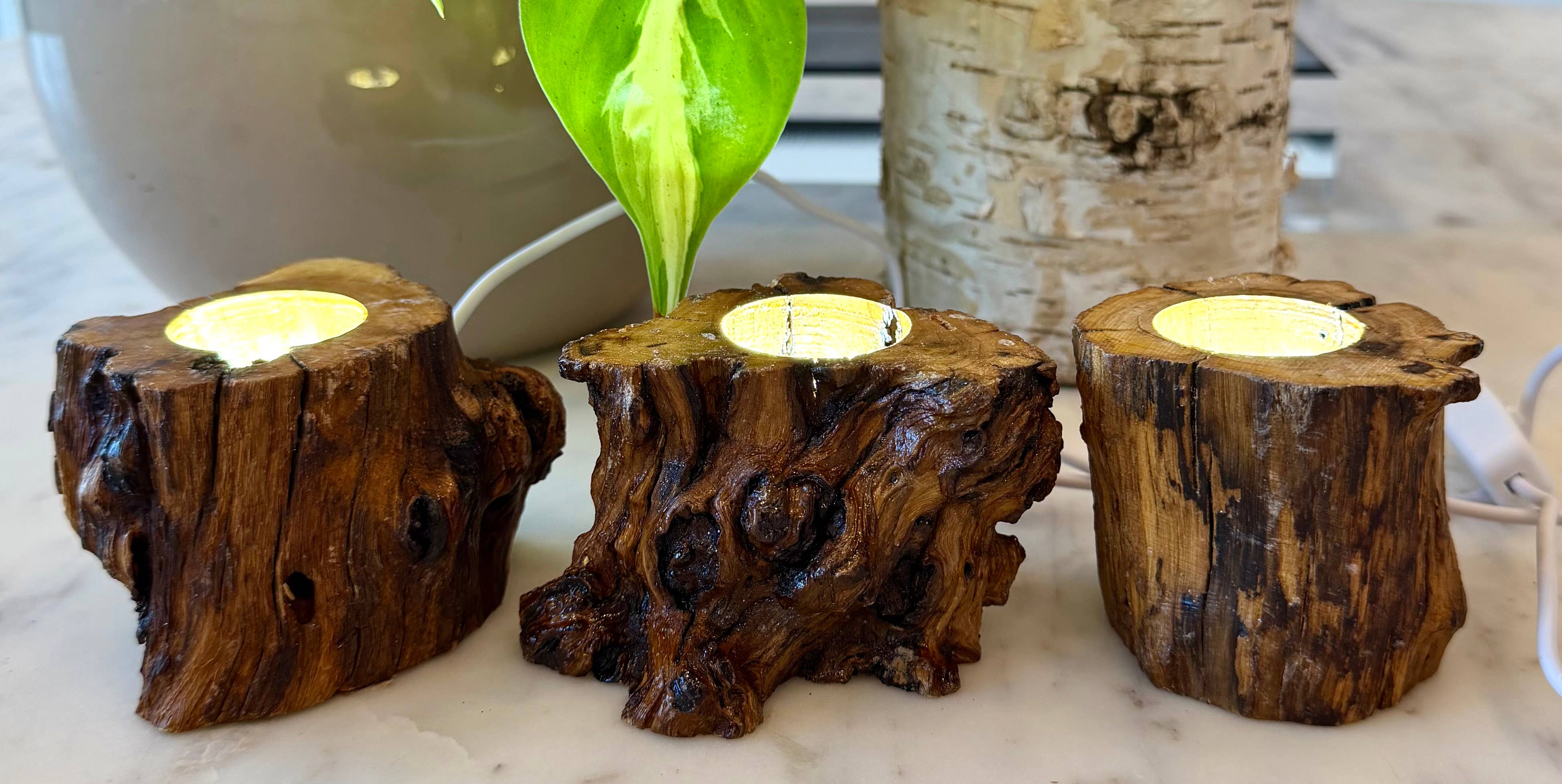 KayleeNYC – wholesale Decorative tabletop object – USB powered Wooden LED light stand1