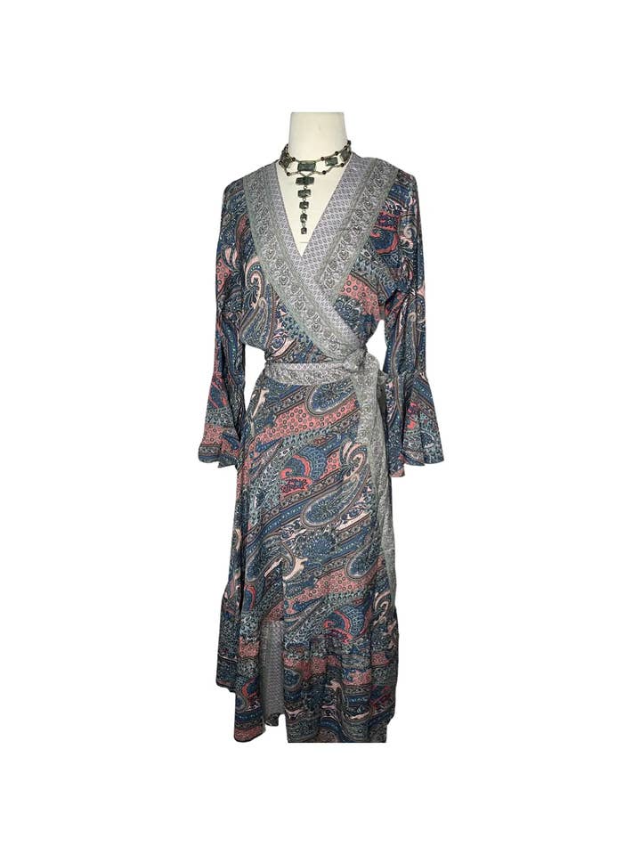 Pink and Silver - Vente Robe – femme - Robe portefeuille longue en soie à manches cloches (bordure lavande)1