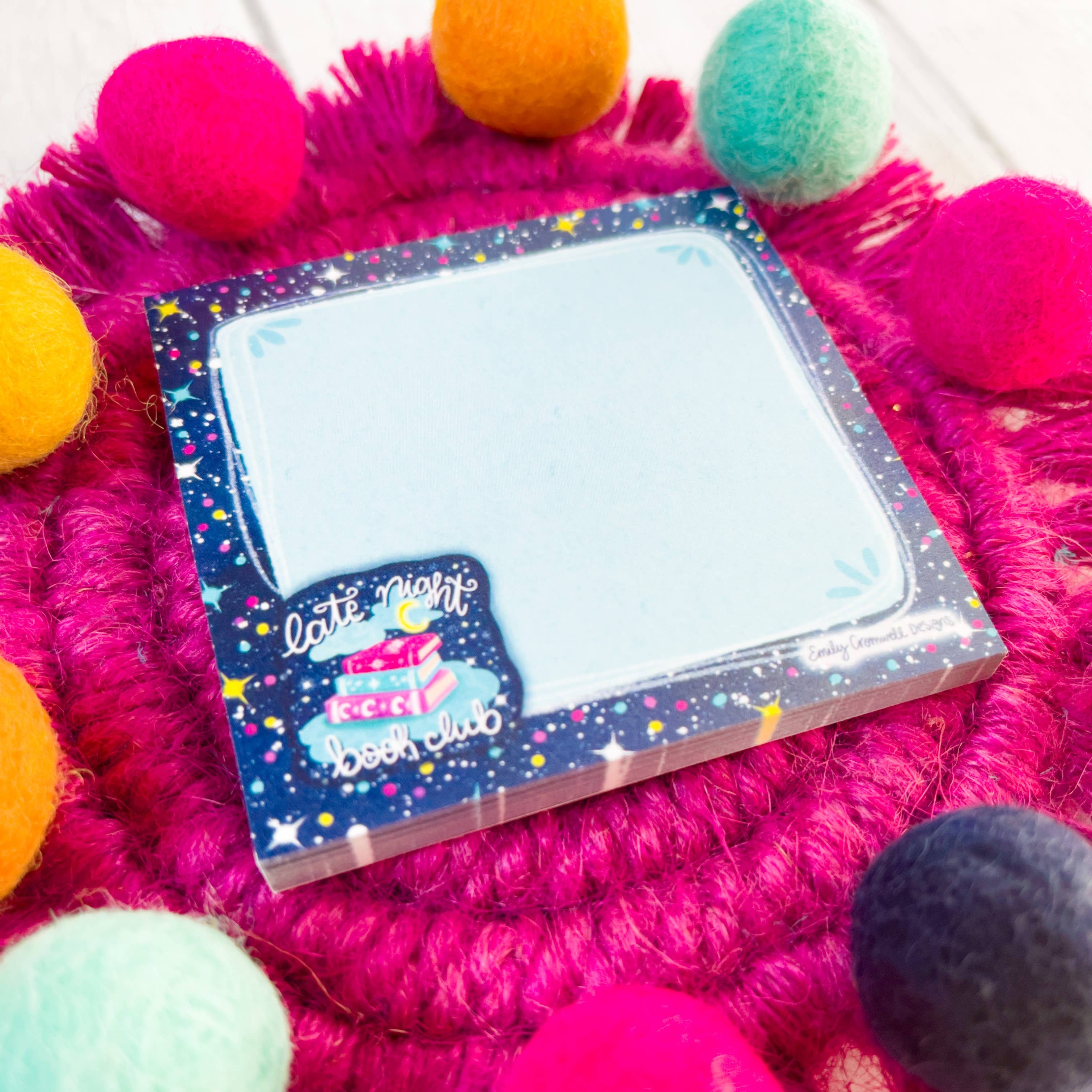 Emily Cromwell Designs - Vente Notes autocollantes/post-it - Bloc-notes adhésifs Late Night Book Club, 3 po x 3 po3