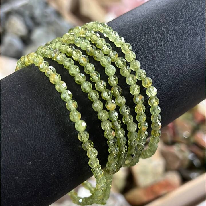 WHOLIFECO - Wholesale Beaded bracelet - Peridot Crystal Bracelet2