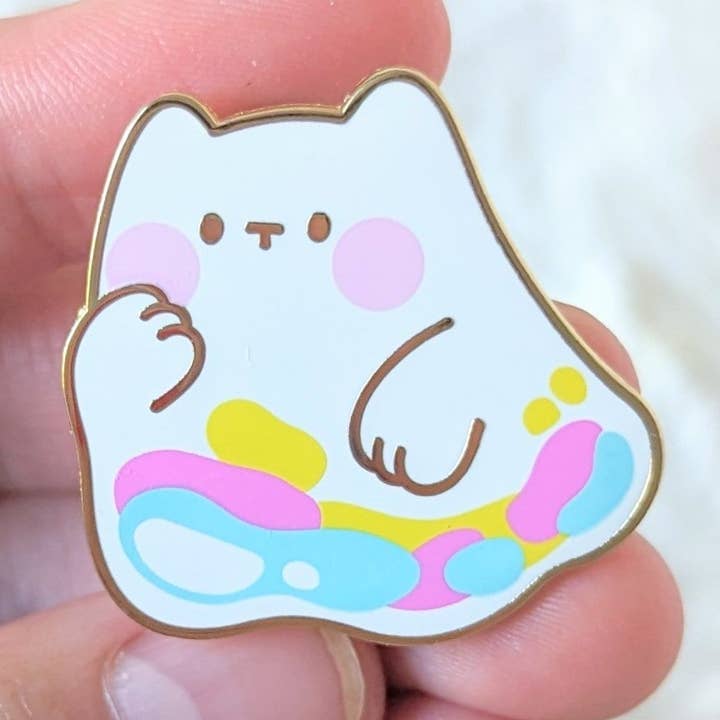 Épinglette en émail Bubble Ghost Cat pour la vente par Arcasian