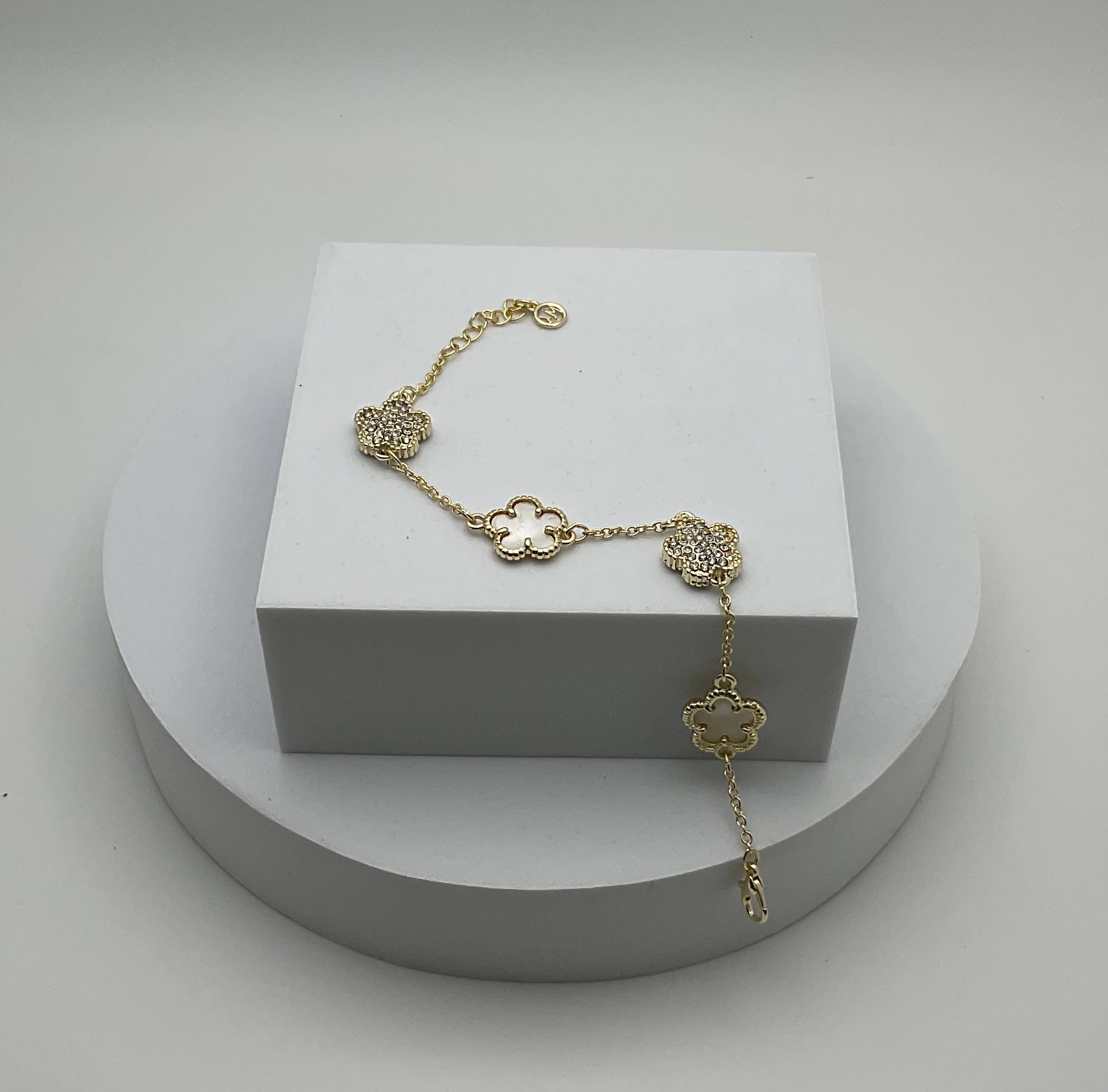 My Best Kept Jewelry – wholesale Charm/dangle bracelet – Assorted Coloured Clover Station Bracelets2