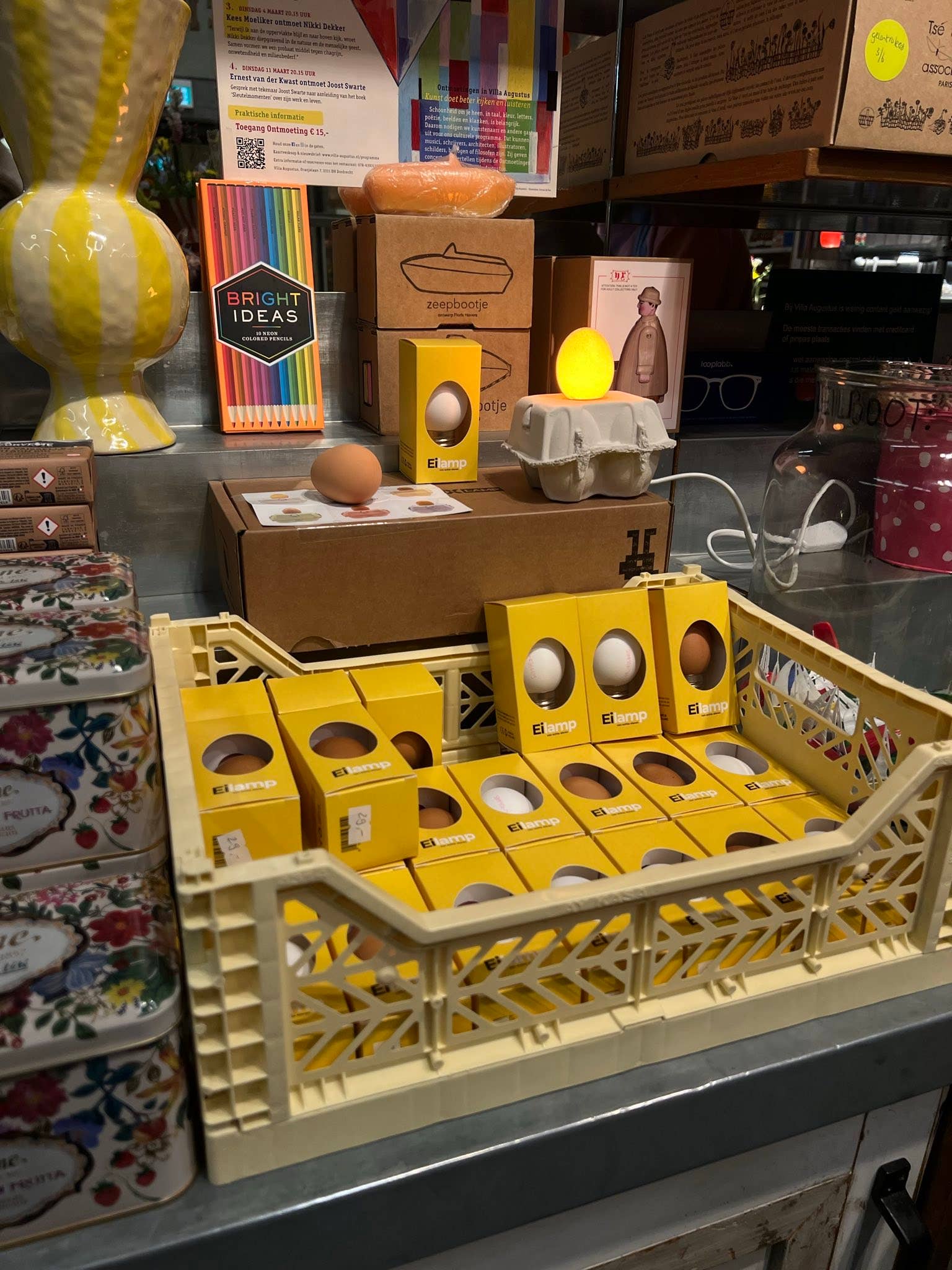 Egglamp - Wholesale Light Bulb/Puck - Egglamp Brown | Lightbulb made from real Egg4