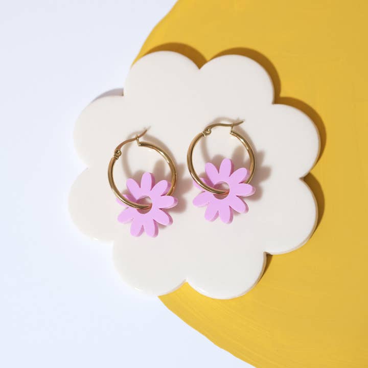 Sleepy Mountain - Wholesale Dangle Earrings - Marguerite Daisy Hoop Earrings in Lilac