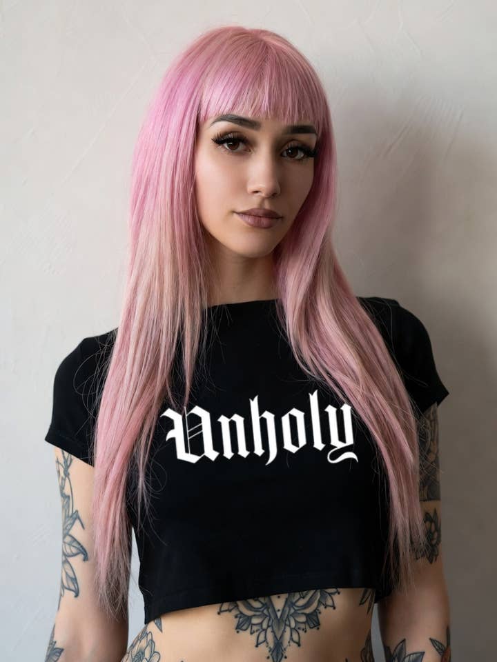 Crop top gothique Y2K à col rond « Unholy » pour la vente par Wickedly Divine Shop