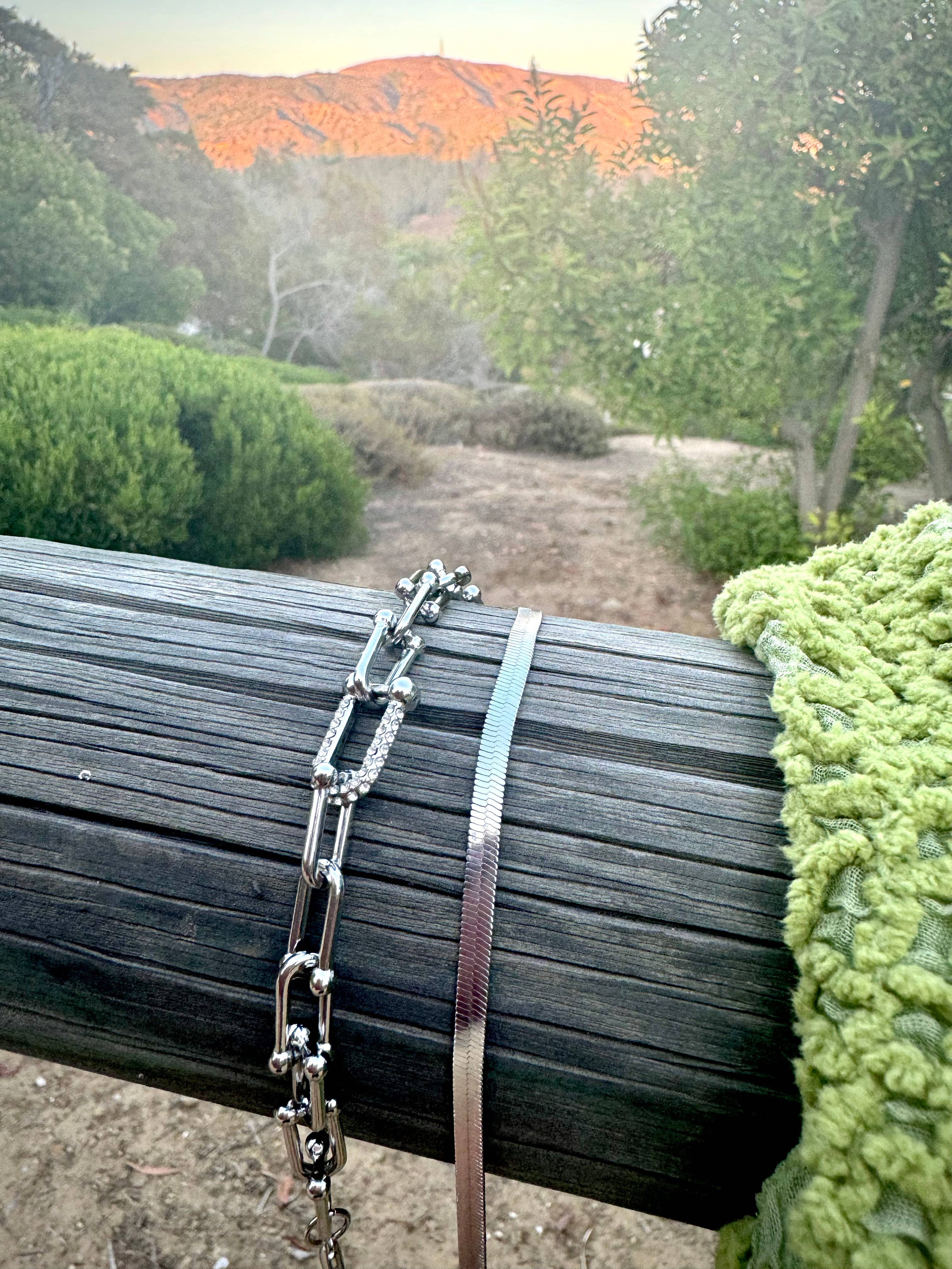 Justin & Taylor - Vente Bracelets à breloques/pendentifs - Ensemble de deux bracelets Lucky Finds3