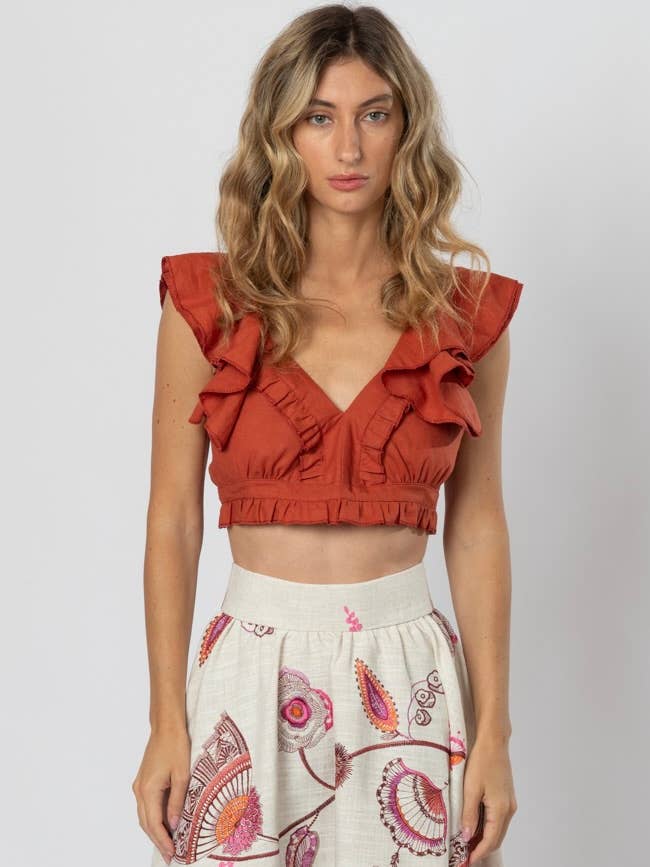 Top corto de lino con volantes y lazo en la espalda en rojo para venta al por mayor de Gipcco Design