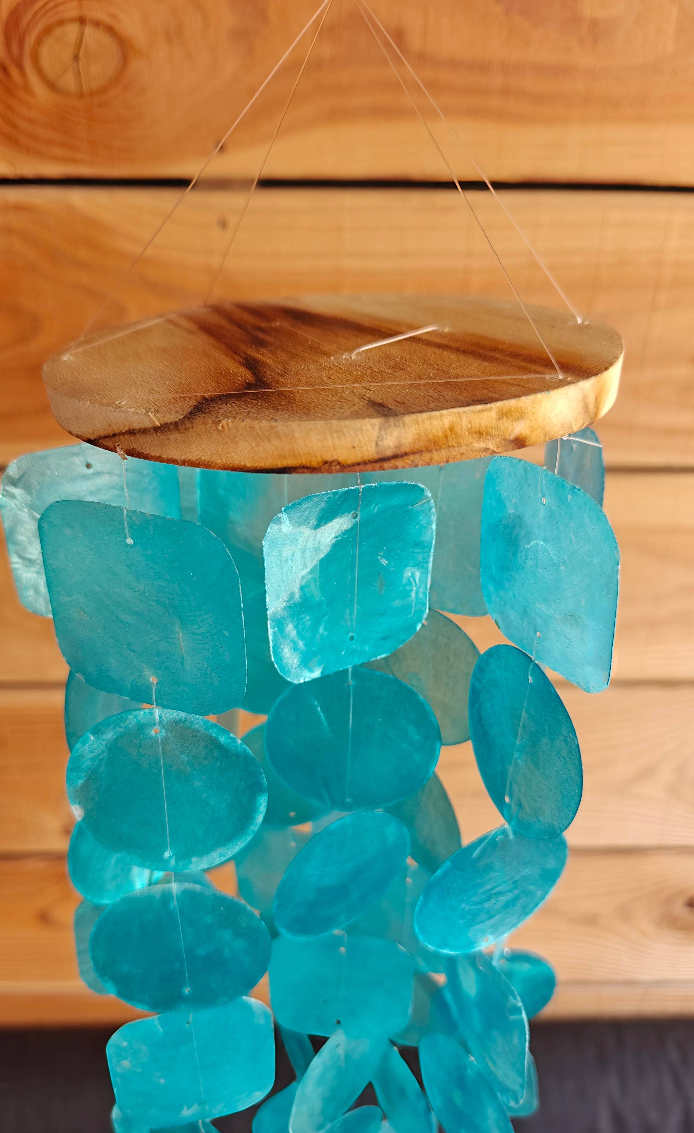 Product Import Holland - Vente Mobiles - Suspension Ibiza en capiz bleu avec bois - décoration murale bord de mer1