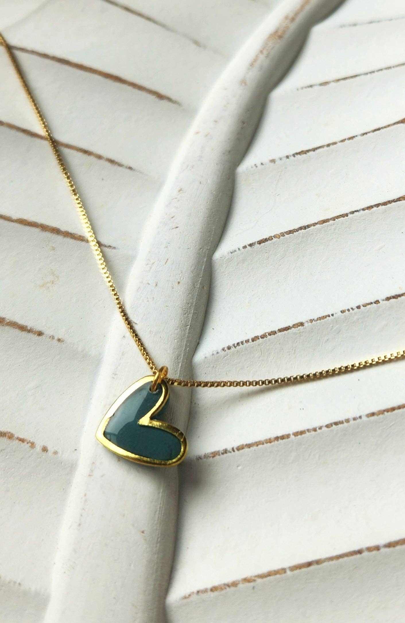 Twig & Rue boutique - Wholesale Pendant/Charm Necklace - Gold heart necklace1