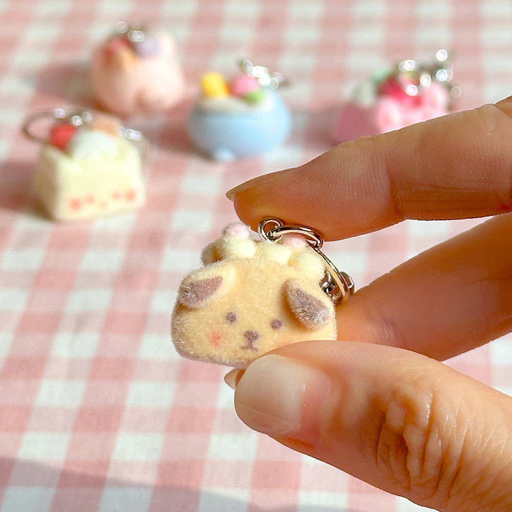 K-Wonderland – Großhandel Schlüsselanhänger – Damen – Flauschiger Kuchen Schlüsselanhänger Blindbox (Zufälliger Stil)10