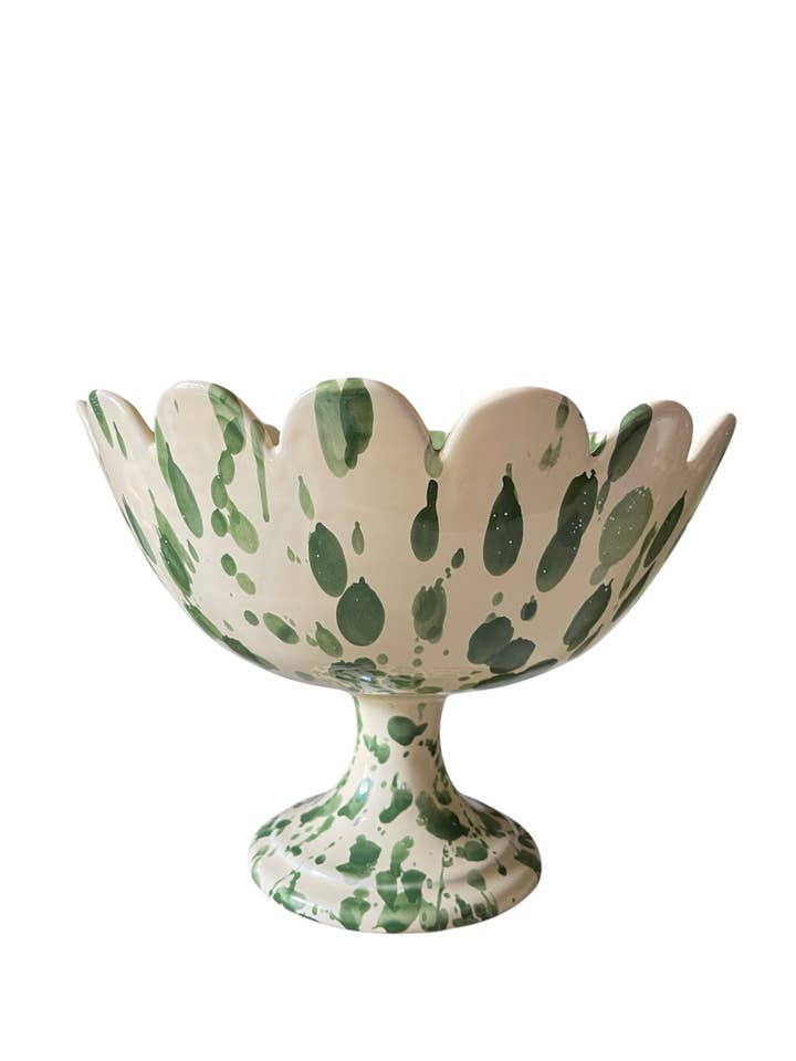 The Scalloped bowl with Stand for wholesale by IVO ANGEL