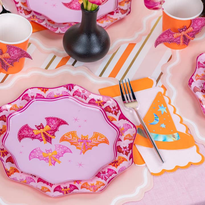Gatherings by Curated Paperie - Wholesale Disposable plate - HAL25-DNP3- Bats & Bows Dinner Plates1