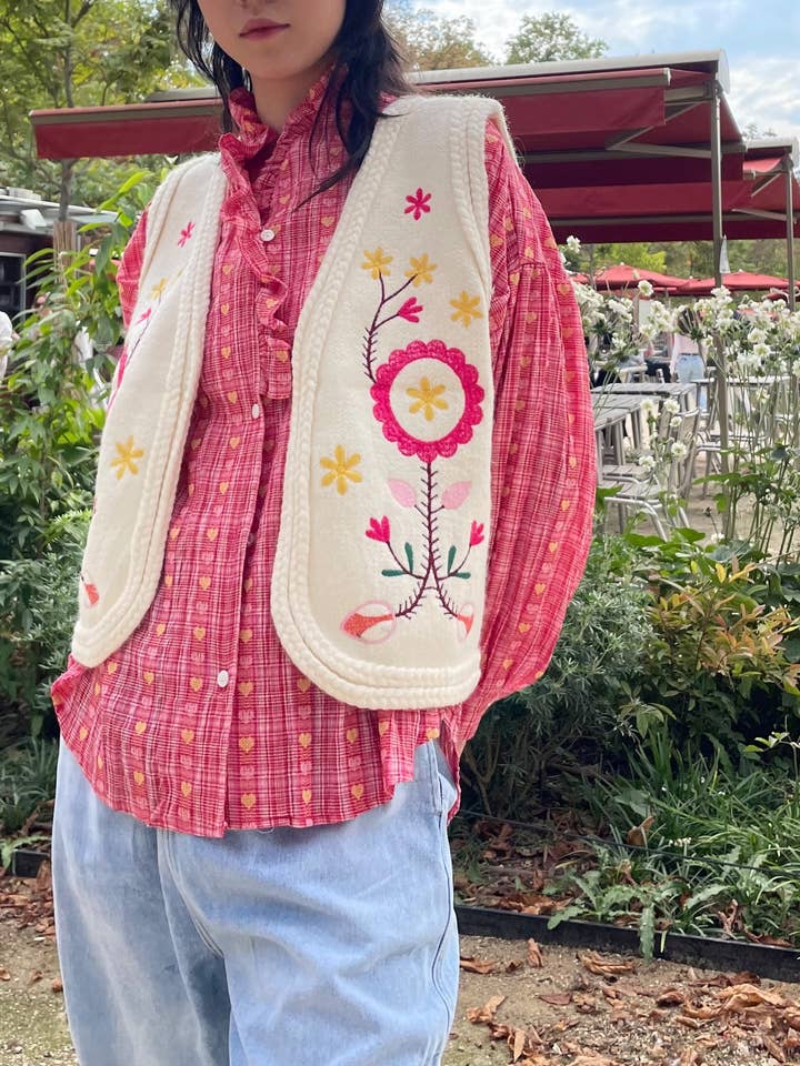 Oroa sleeveless vest for wholesale by The Corner