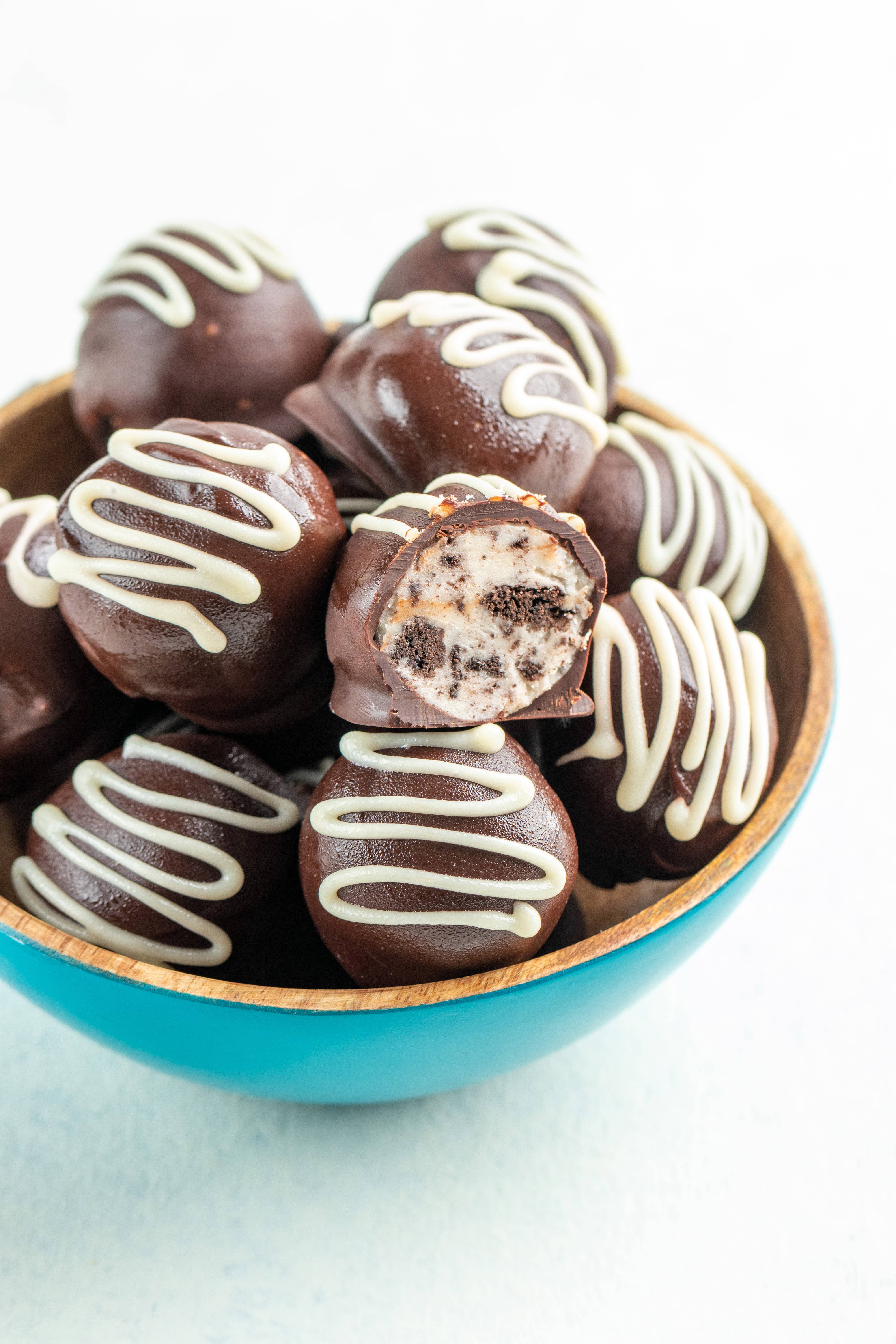 Veganmadness - Wholesale Chocolate Covered Sweets - Cookies and Cream Bocce Ball2