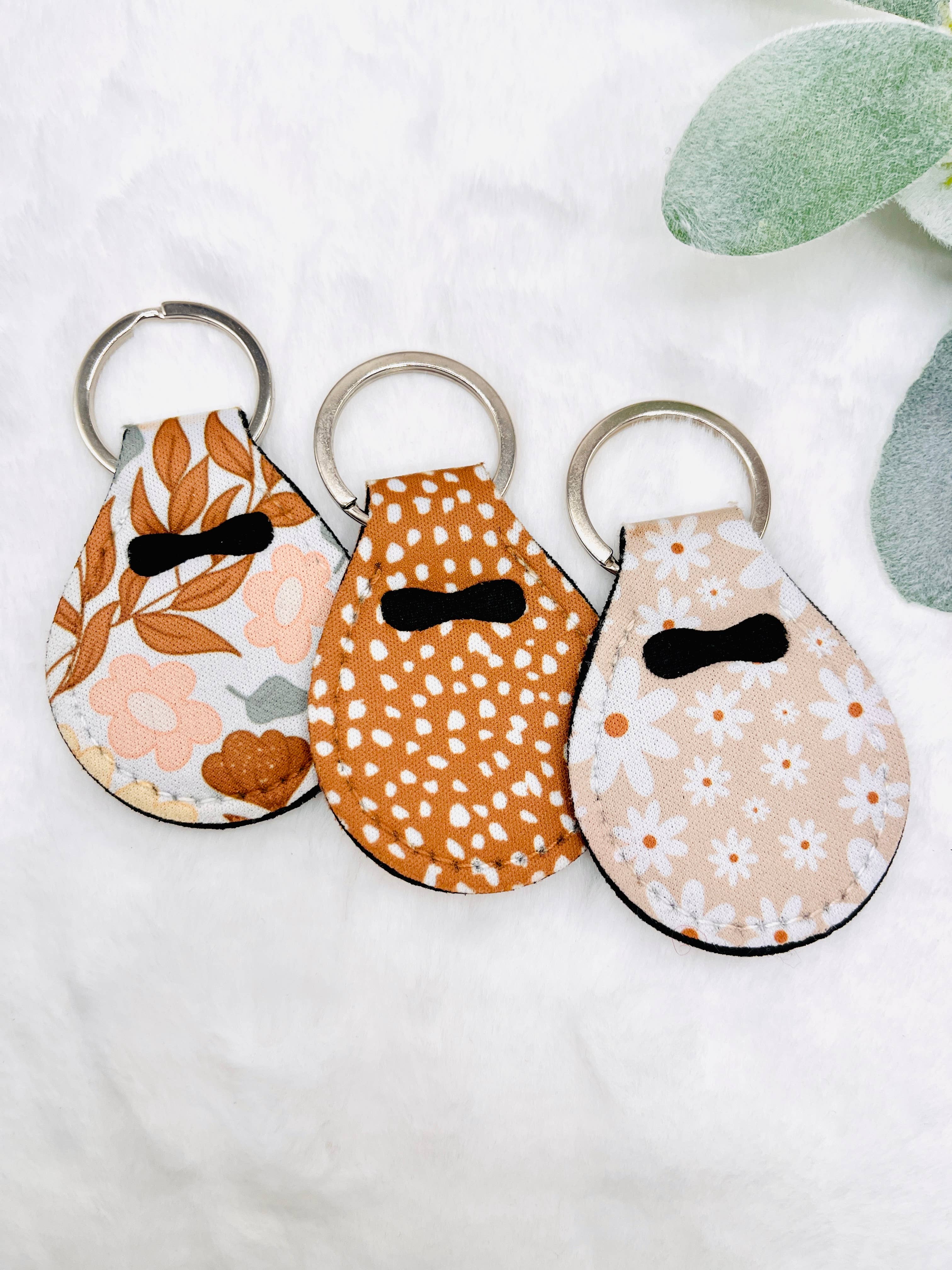 MarissaDDesigns - Wholesale Keychain - Women's - Aldi Quarter Holder / AirTag Holder – 70+ Pattern Options10