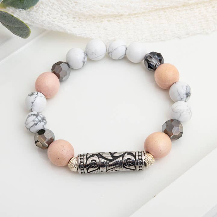 Bracelet d'howlite avec perles en bois roses for wholesale by Bijoux Lyne Meikle