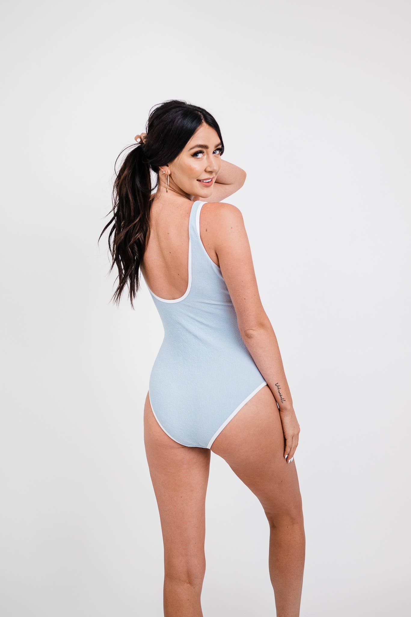 Polvo Azul Traje de baño azul polvo de una pieza sin espalda de venta al por mayor en Faire1