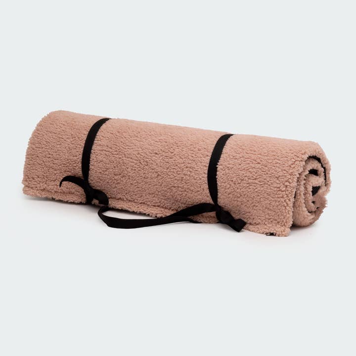 Teddy travel blanket for wholesale by Trimmi
