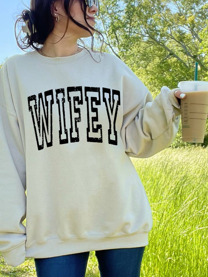 Moletom Wifey por atacado de Desert Raine