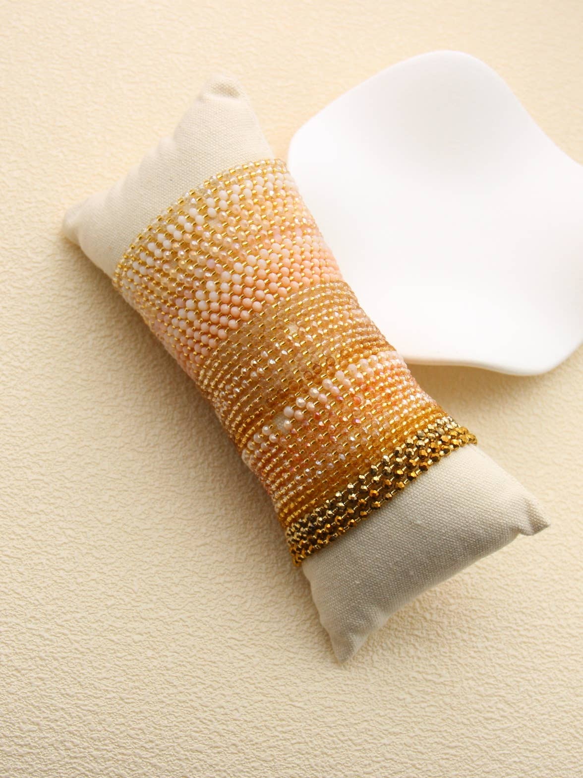 BELLISSIMA BIJOUX - Wholesale Jewelry Set - Set of 40 Elastic Bracelets with Glass Beads in Golden Tones6