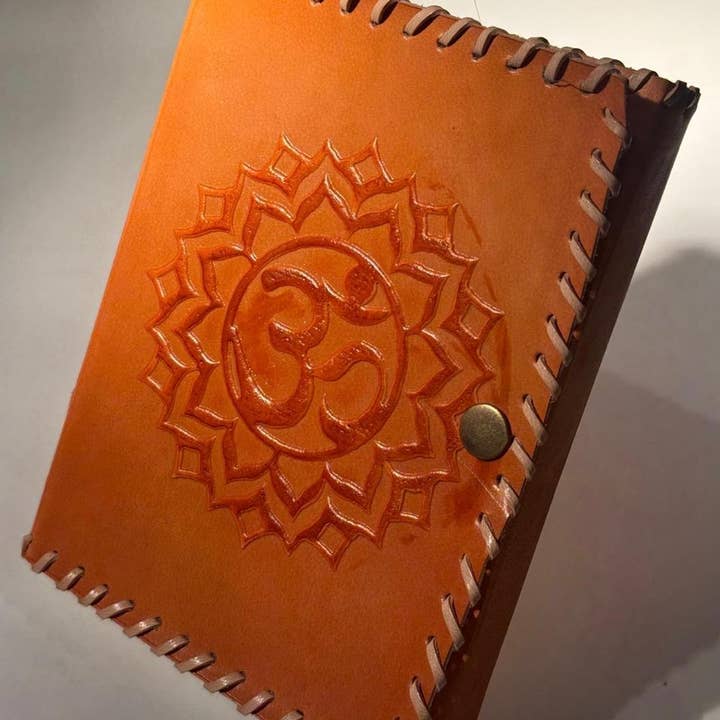 Journal en cuir fait main OM pour la vente par Garland of Letters Bookstore