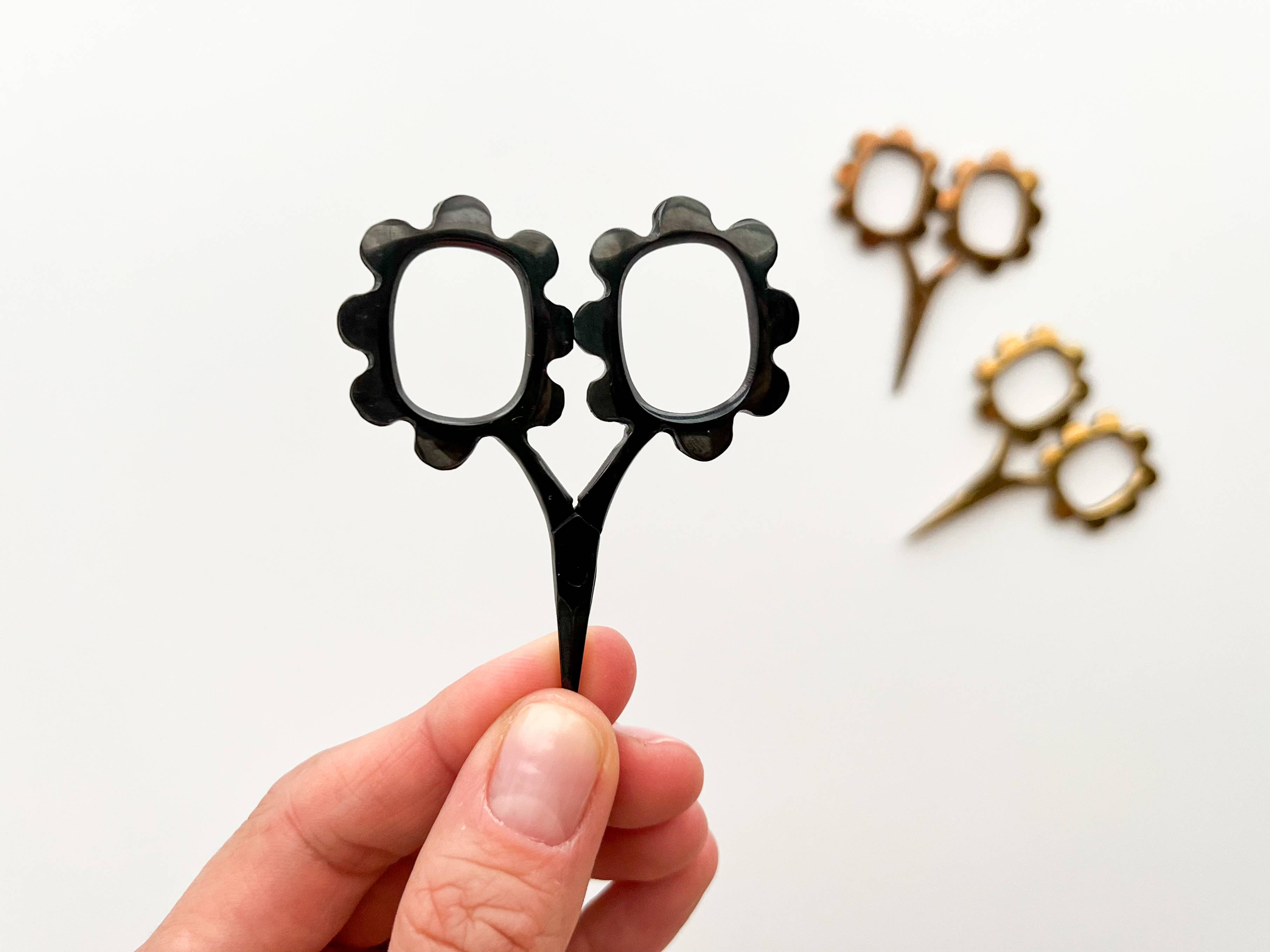 Matryoshka Doll Shop - Wholesale Scissors - Small flower scissors, tiny needlecraft scissors0