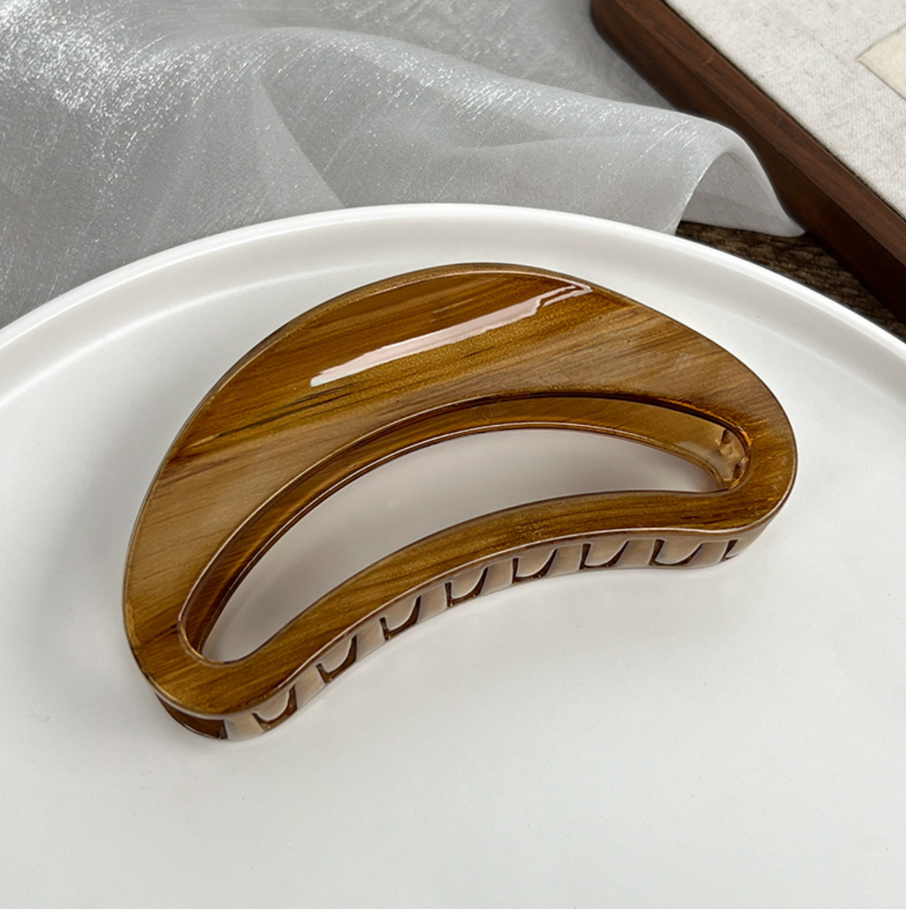 LoveLina – wholesale Hair clip – Women’s – Neutral Essential Jumbo Hair Clip (FORIA)2