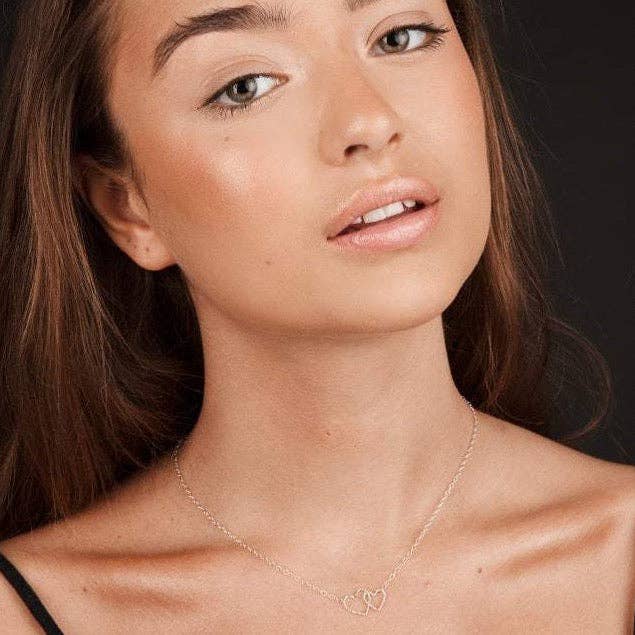 Lucy Ashton Jewellery - Venta al por mayor Collares con colgantes/abalorios - Collar de plata de ley con corazones entrelazados