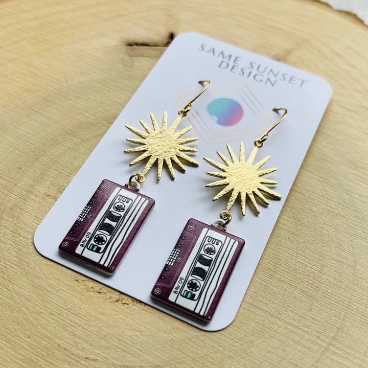 Orecchini geometrici in ottone a forma di cassetta per amanti della musica per la vendita all'ingrosso da parte di Same Sunset Design