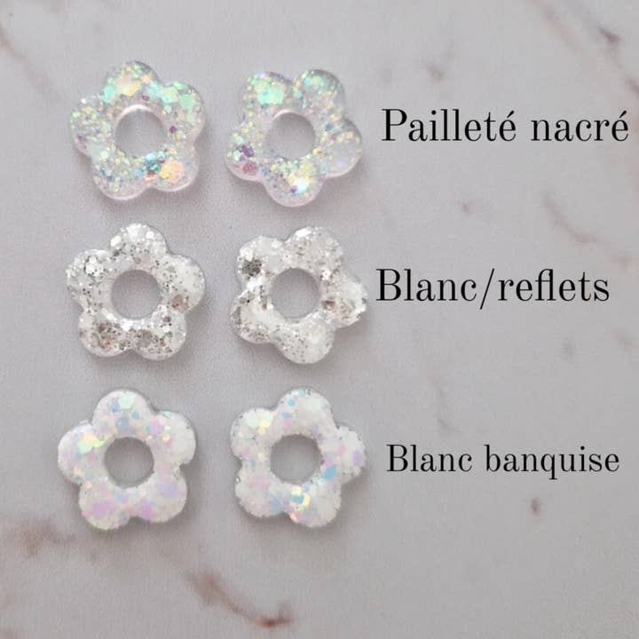 Bloemoorbellen (kleur naar keuze) voor wholesale door Les Noeuds de Maman