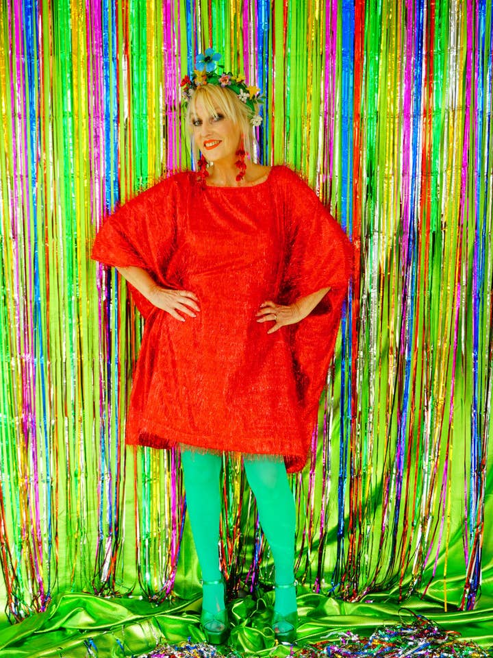 Fumbalinas - Vente Caftan – femme - Robe de fête mini kaftan rouge à paillettes et cheveux en tinsel0