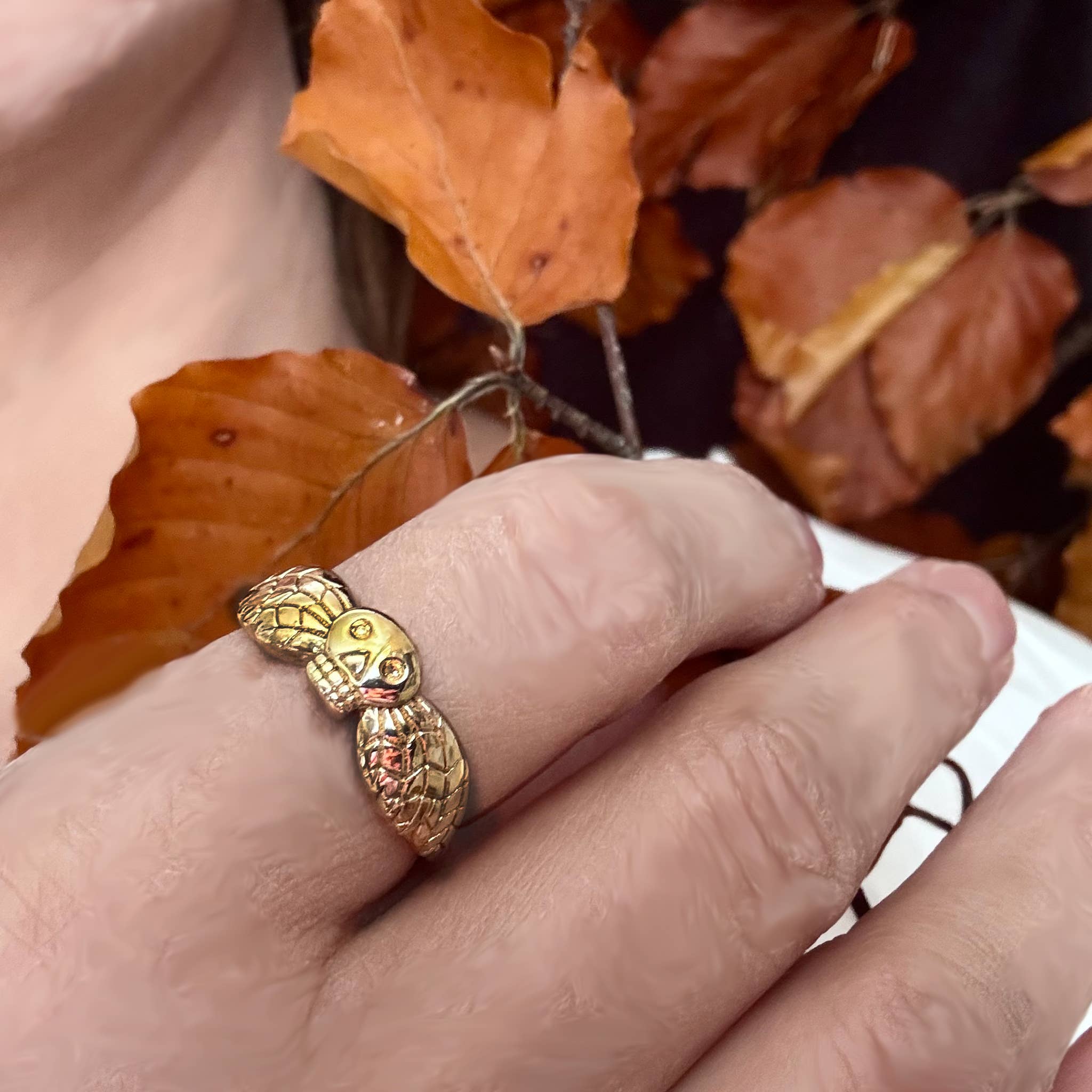 Memento Mori Designs NYC – Großhandel Band/Stapelring – Memento Mori Grabring2